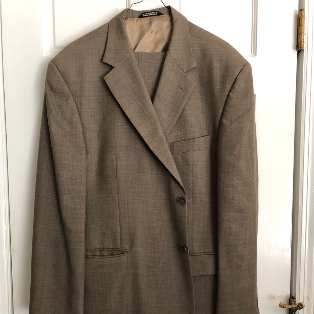 Men’s Stanford suit.